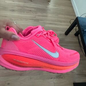 Vomero 18 running shoes